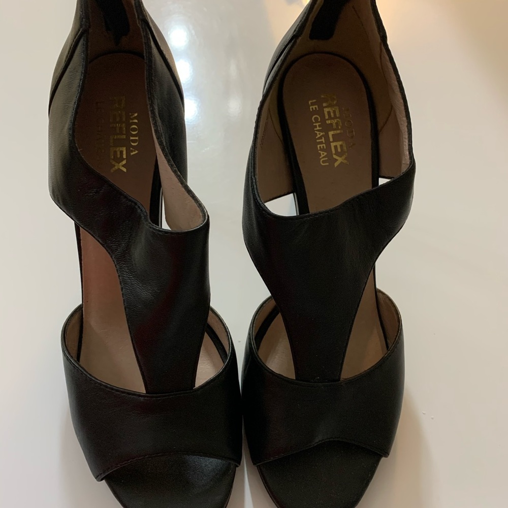 Shoes - Picture 2 of 7